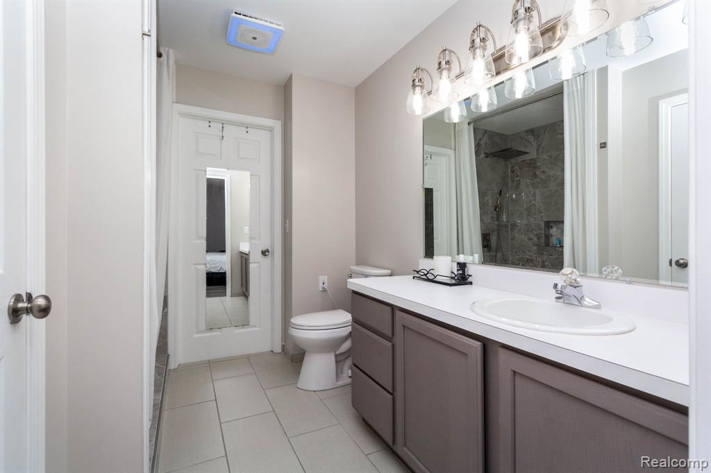 6075 Davison Road Property Photo 11