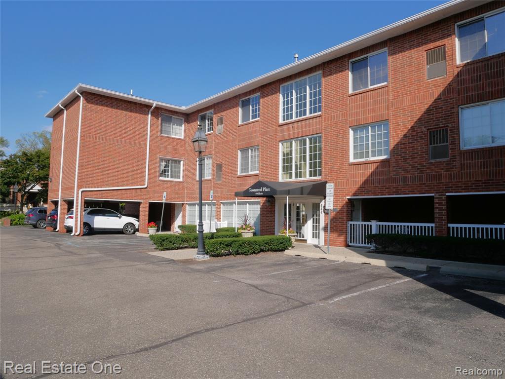 444 S Chester Street Property Photo 2