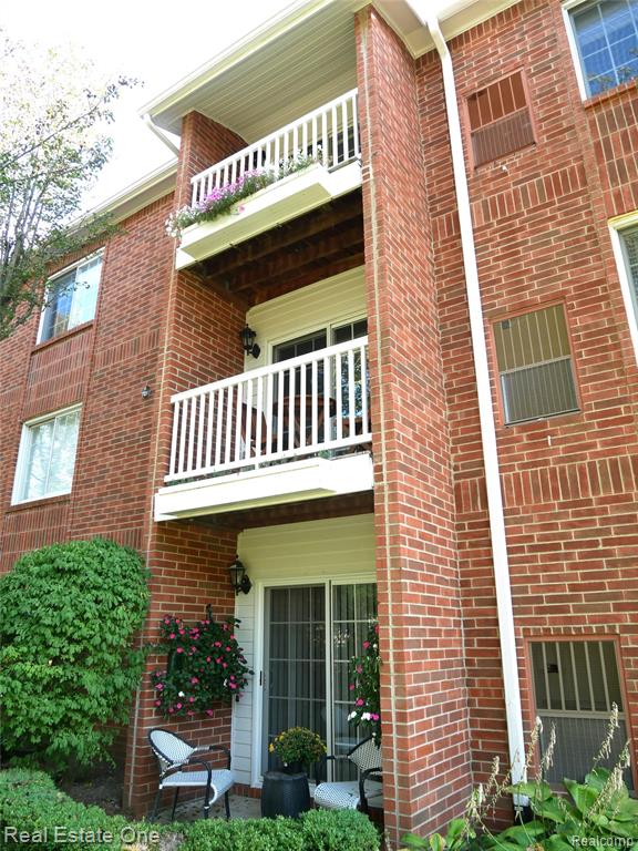 444 S Chester Street Property Photo 4