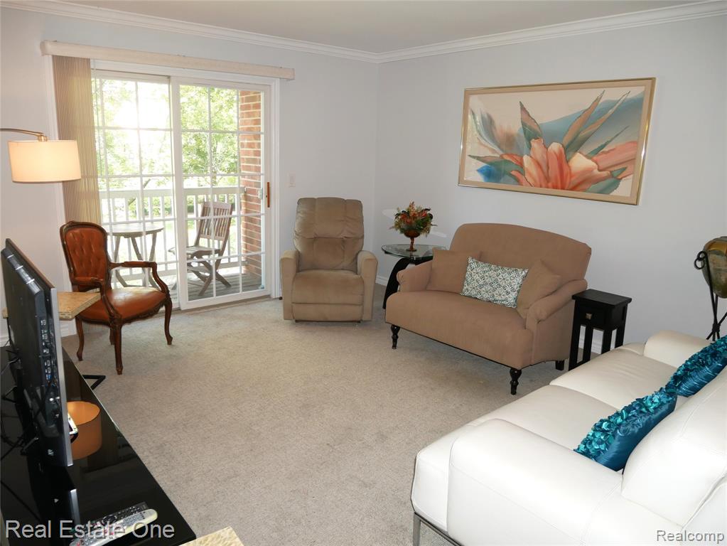 444 S Chester Street Property Photo 12