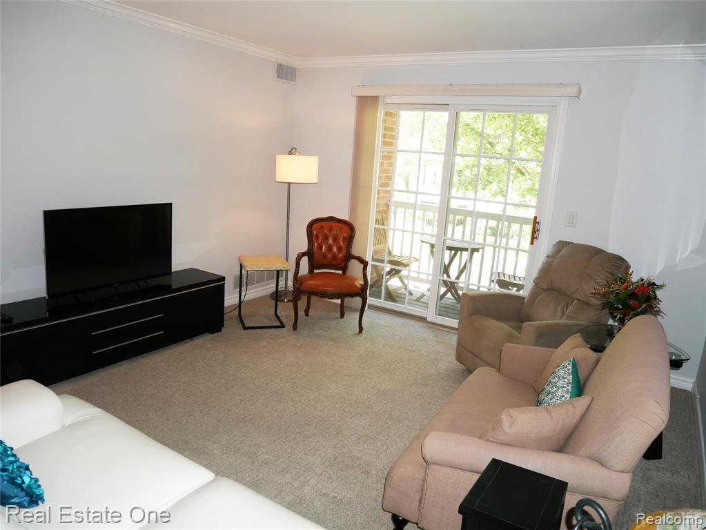 444 S Chester Street Property Photo 13