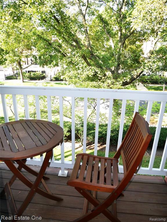 444 S Chester Street Property Photo 14