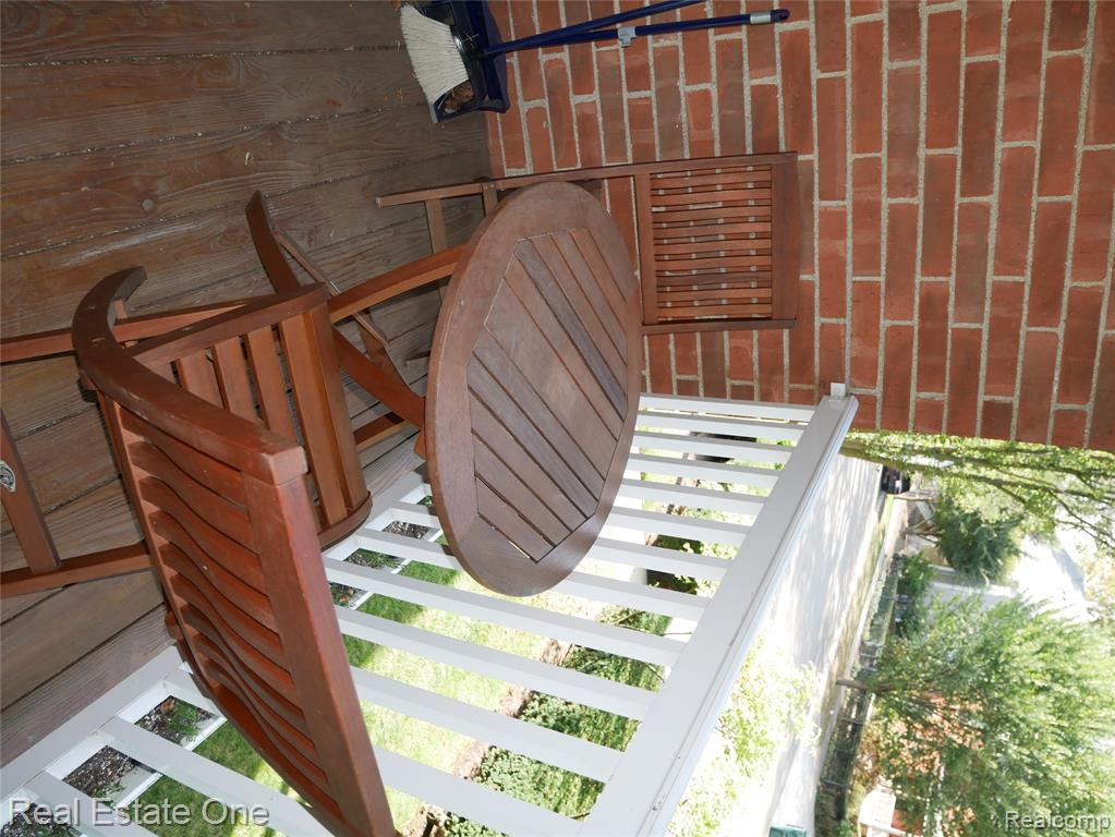 444 S Chester Street Property Photo 15