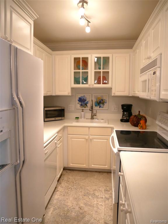 444 S Chester Street Property Photo 19