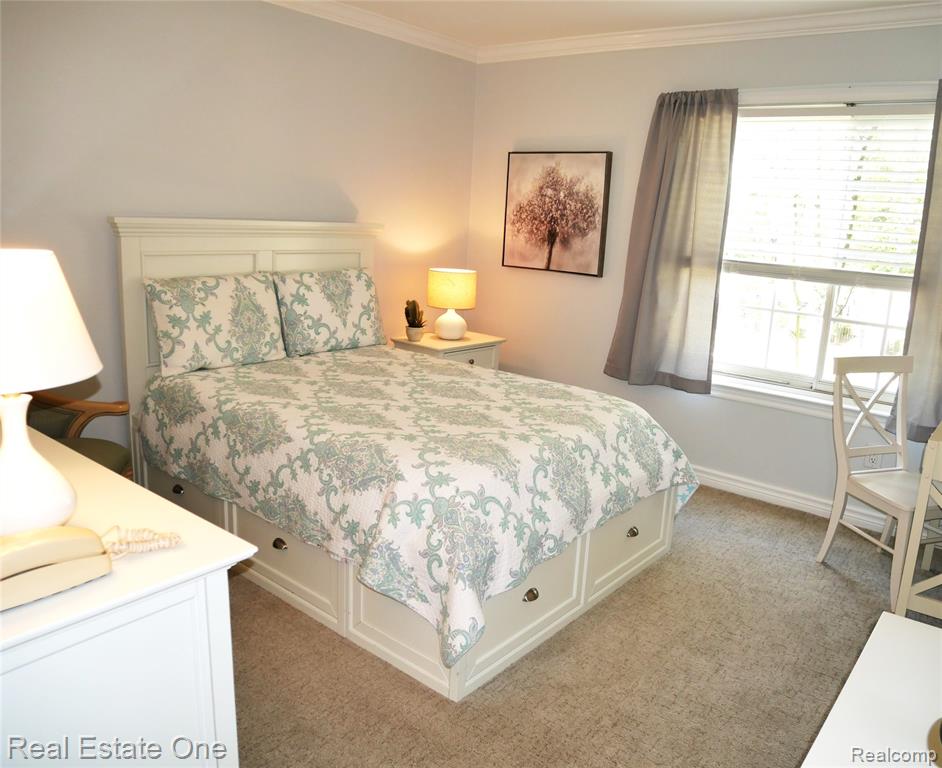 444 S Chester Street Property Photo 23