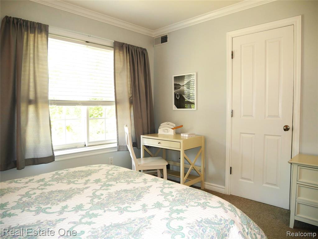 444 S Chester Street Property Photo 24