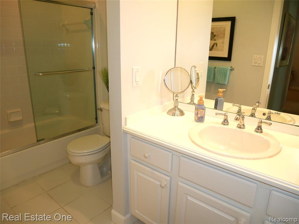 444 S Chester Street Property Photo 27