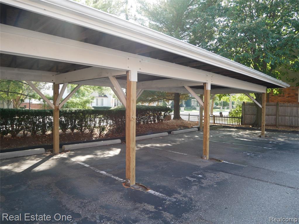 444 S Chester Street Property Photo 31