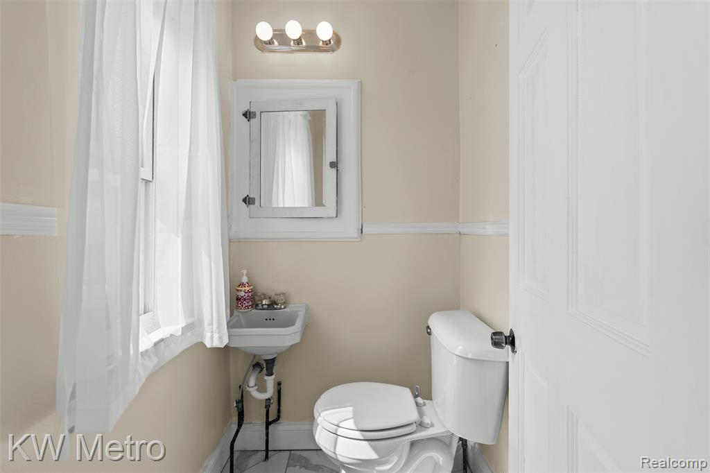 16831 Lawton Street Property Photo 9