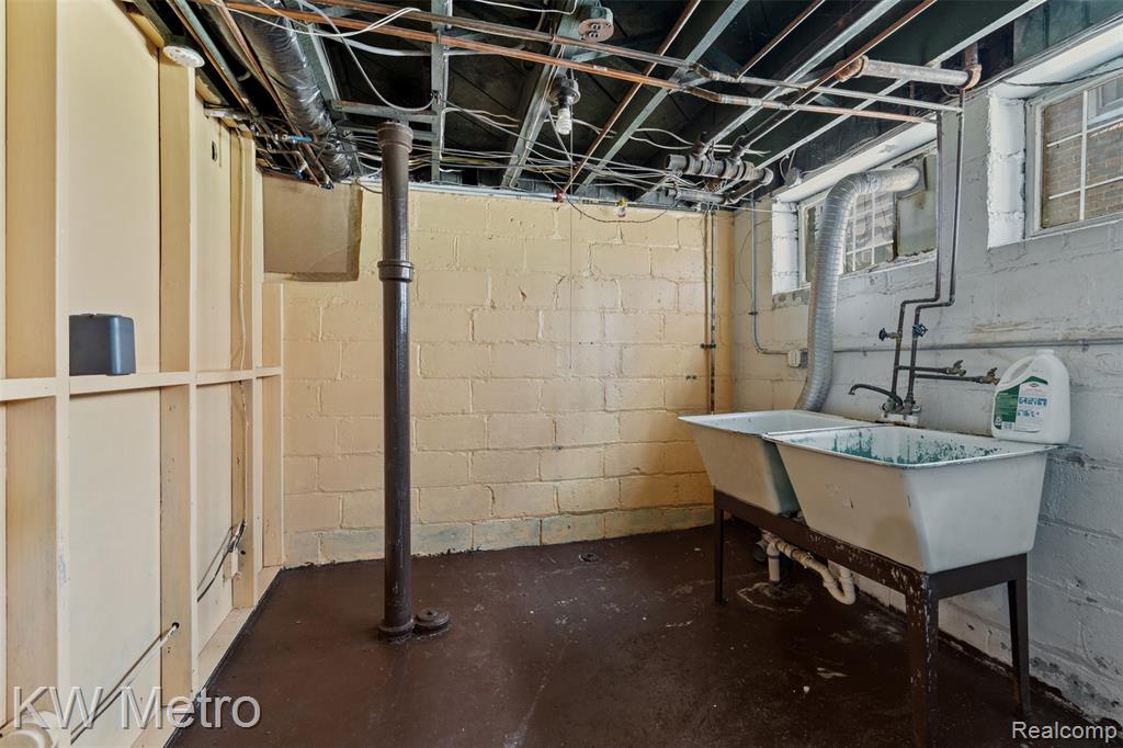 16831 Lawton Street Property Photo 22