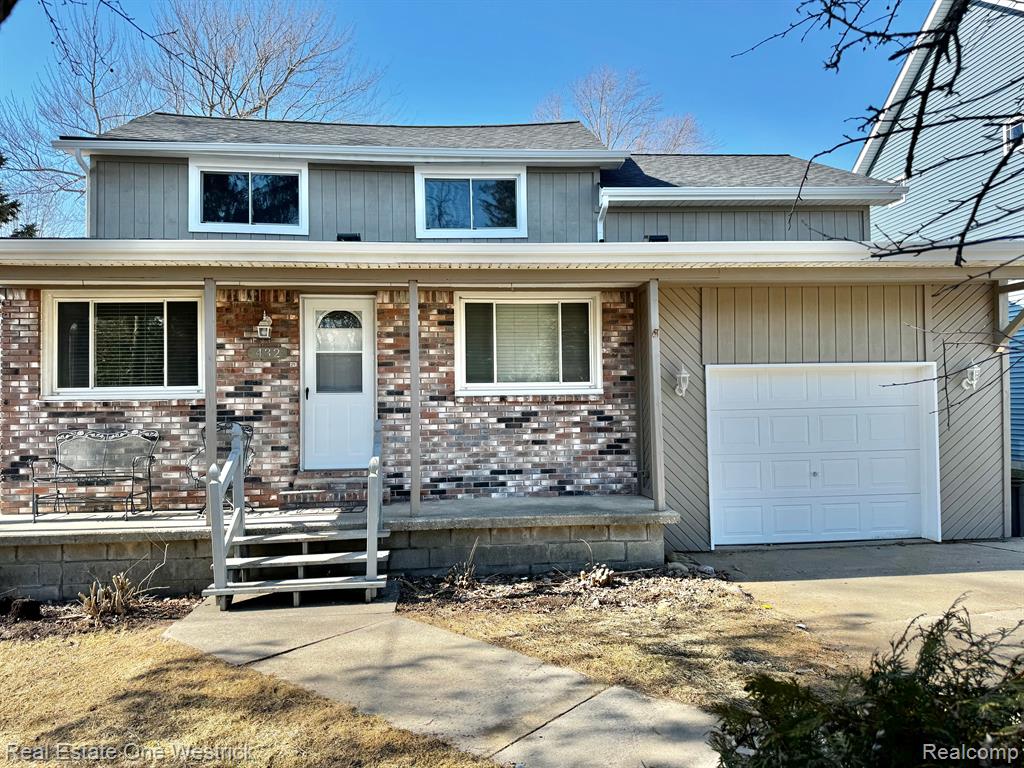 432 Edgewater Drive Property Photo 2