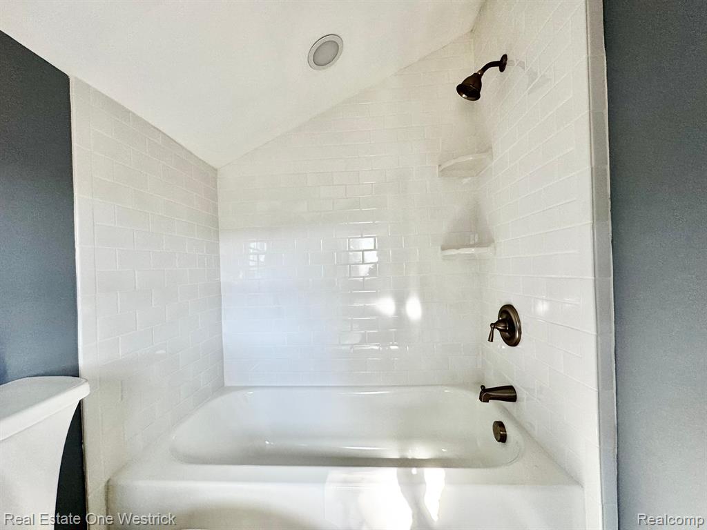 432 Edgewater Drive Property Photo 21