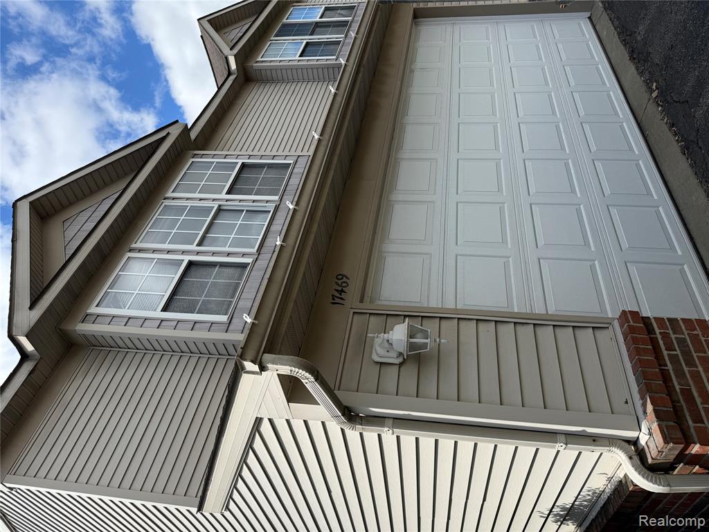 17469 Gateway Circle Property Photo 2