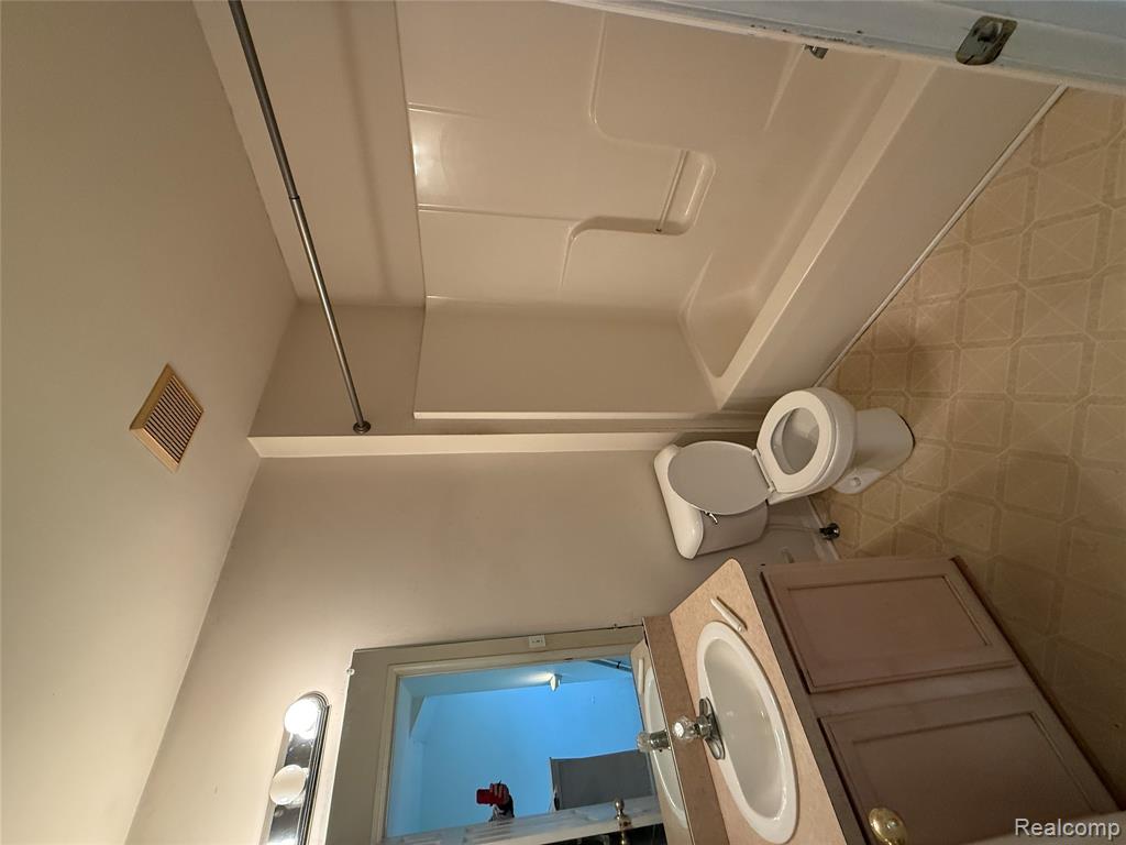 17469 Gateway Circle Property Photo 14