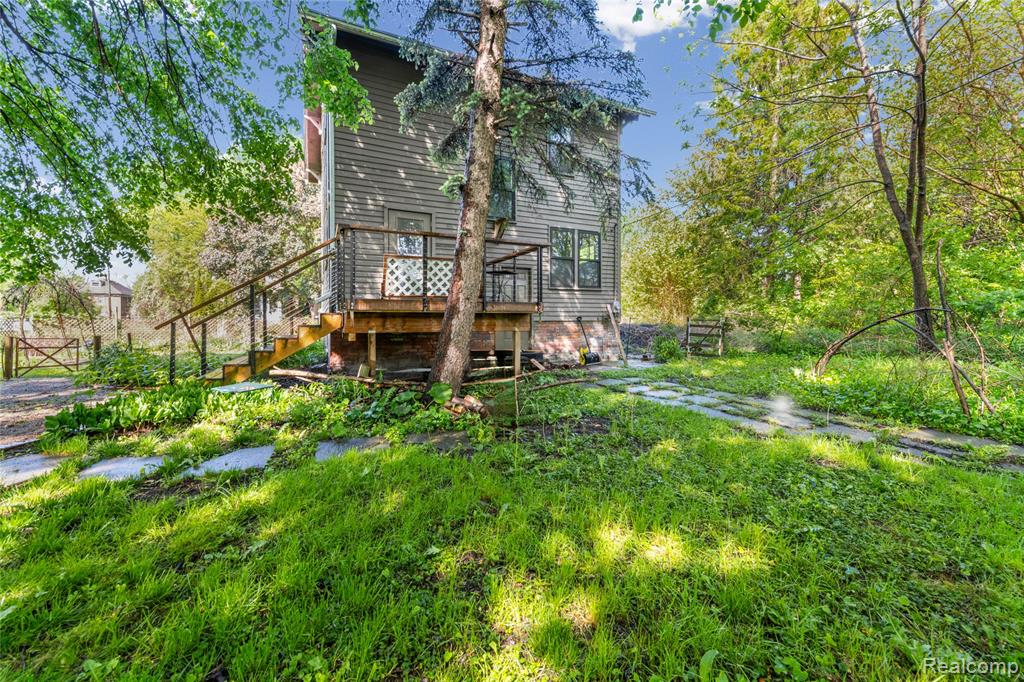 432 Manistique Property Photo 4