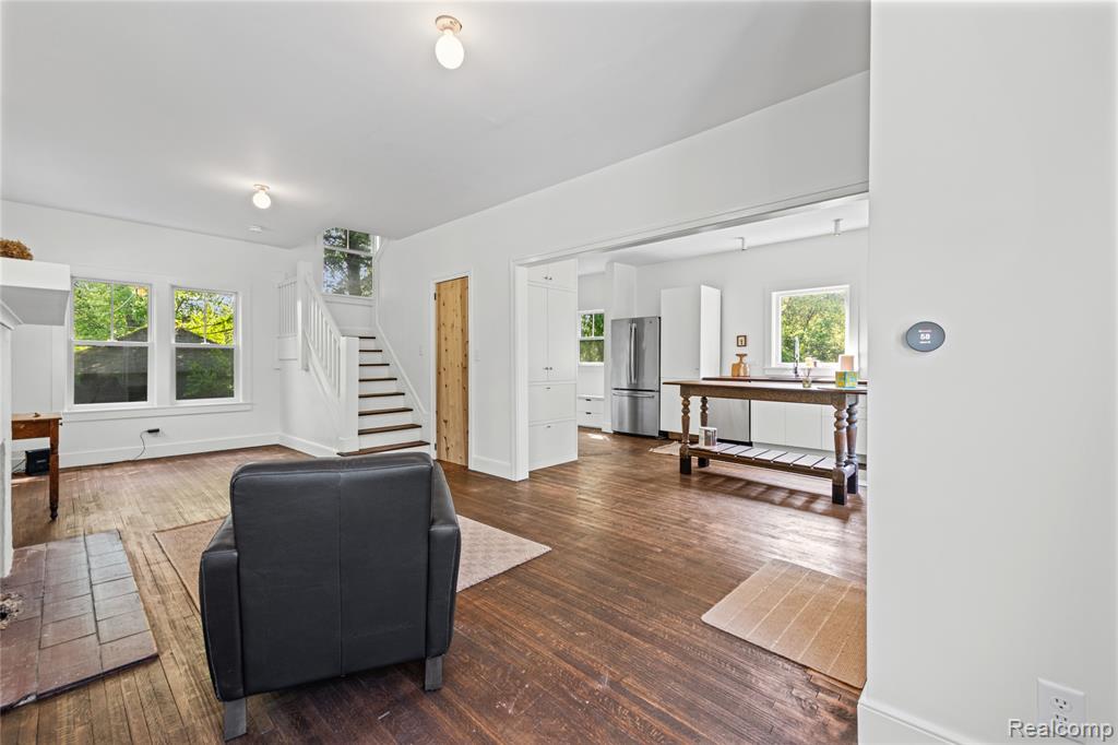 432 Manistique Property Photo 10