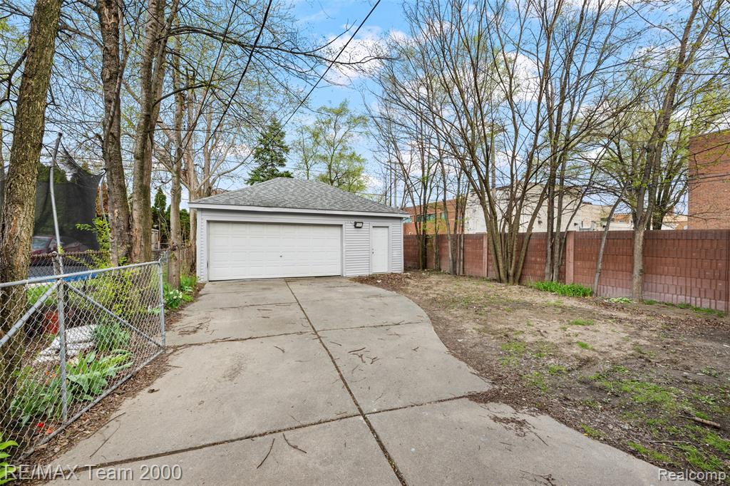 7121 Pinehurst Street Property Photo 2