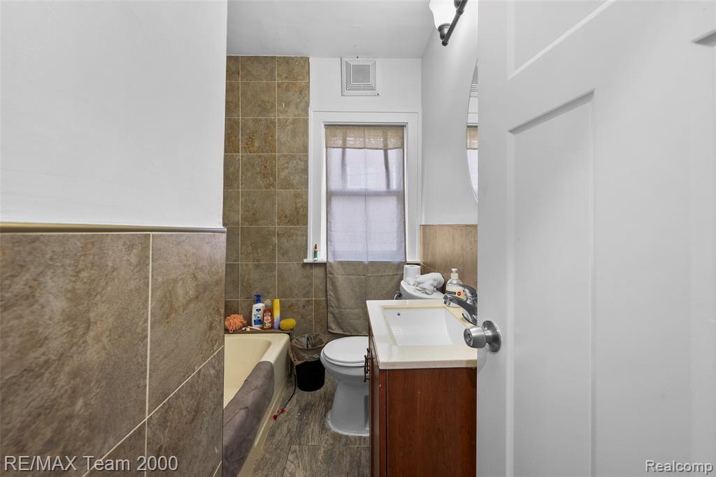 7121 Pinehurst Street Property Photo 18