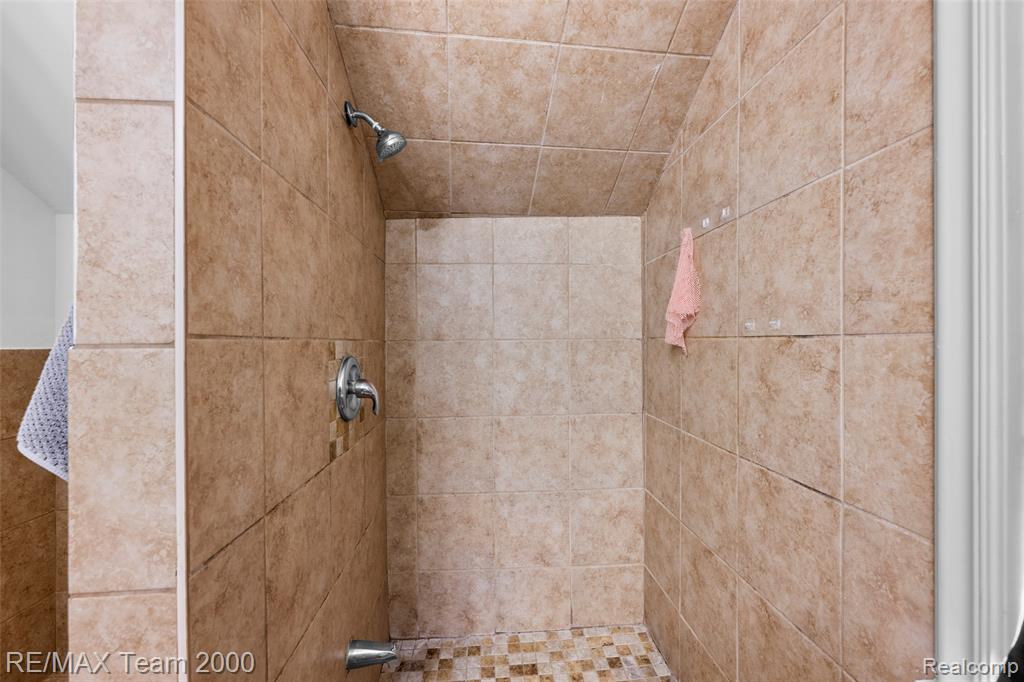 7121 Pinehurst Street Property Photo 25