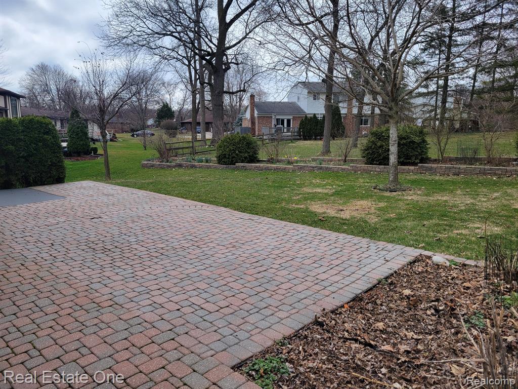 6927 Northpoint Drive Property Photo 4