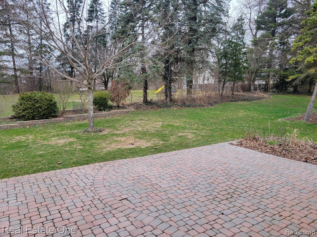 6927 Northpoint Drive Property Photo 6