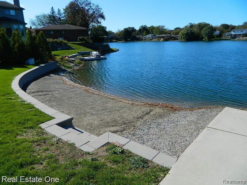 6927 Northpoint Drive Property Photo 10