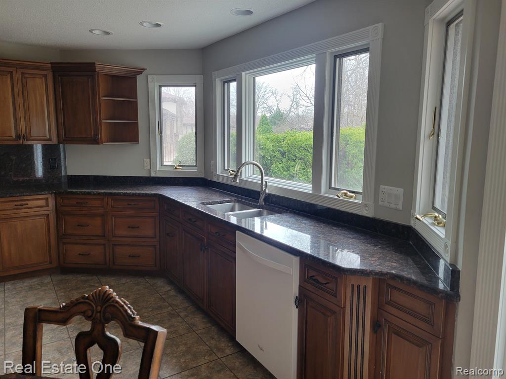 6927 Northpoint Drive Property Photo 13