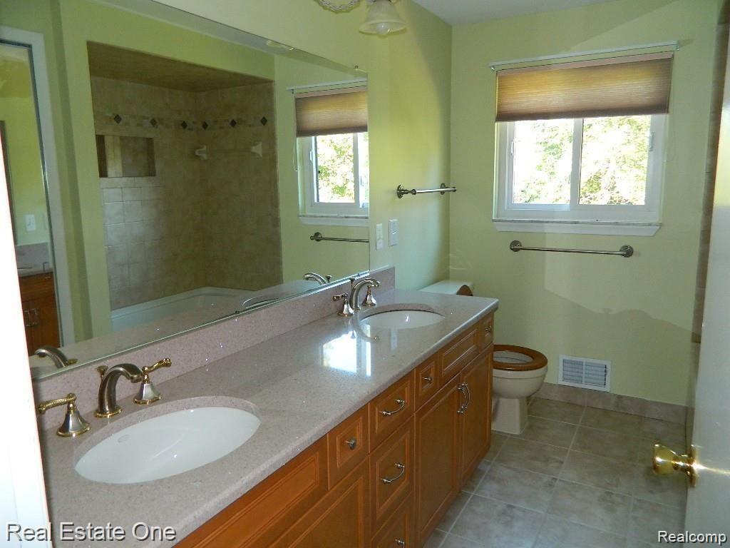 6927 Northpoint Drive Property Photo 27