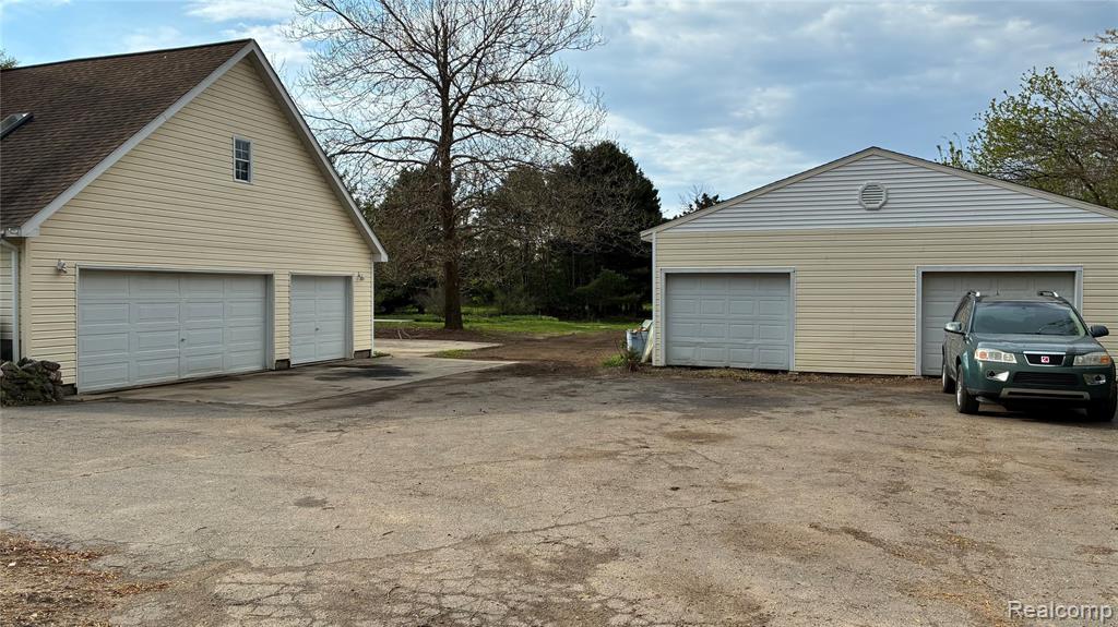 5081 Vines Road Property Photo 7