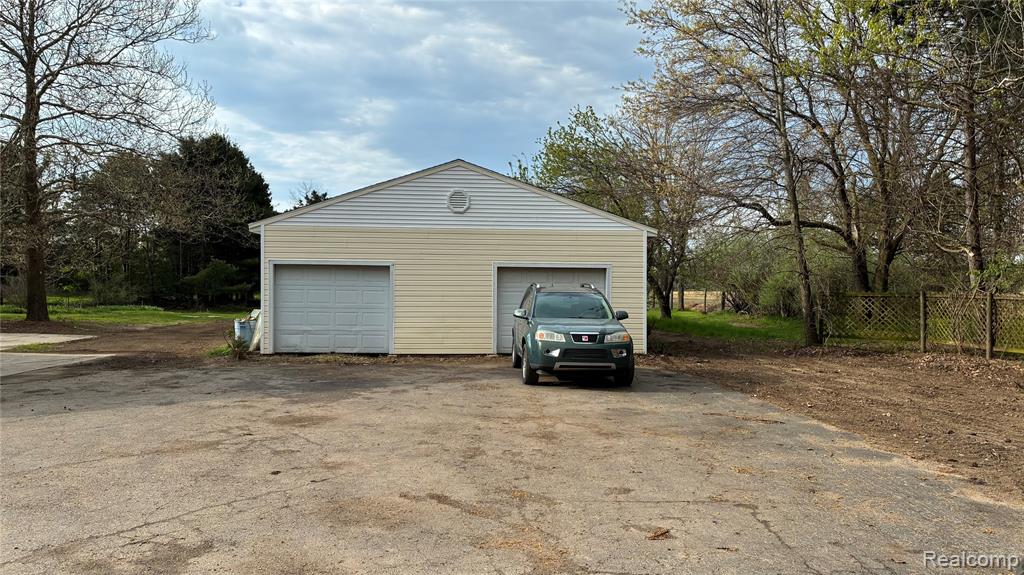 5081 Vines Road Property Photo 8