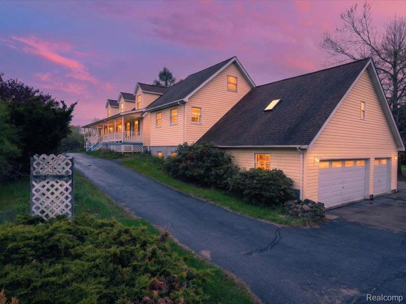 5081 Vines Road Property Photo 9