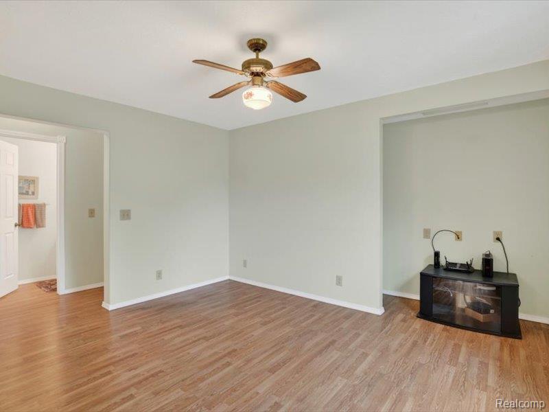 5081 Vines Road Property Photo 17