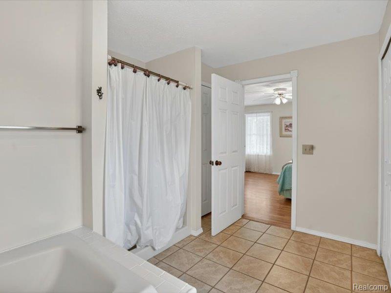 5081 Vines Road Property Photo 28