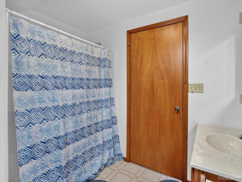 5081 Vines Road Property Photo 33