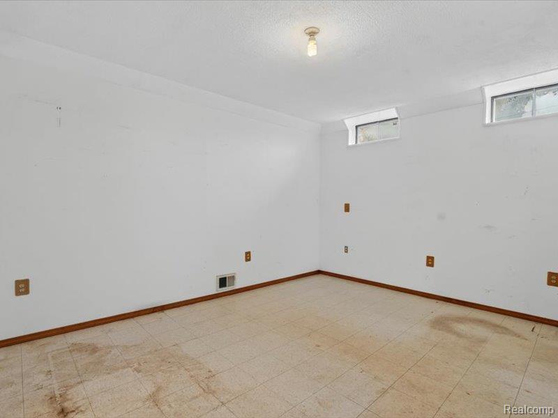 5081 Vines Road Property Photo 47