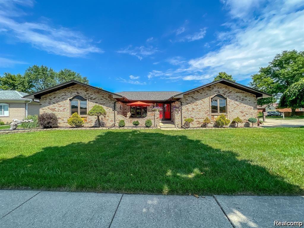 39185 Ceceil Drive Property Photo 1