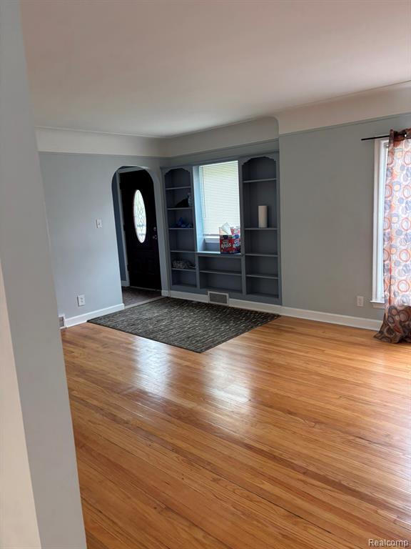 5797 E Outer Drive Property Photo 6