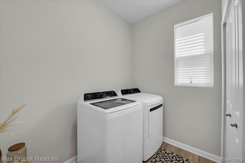 240 W Wilson Property Photo 26