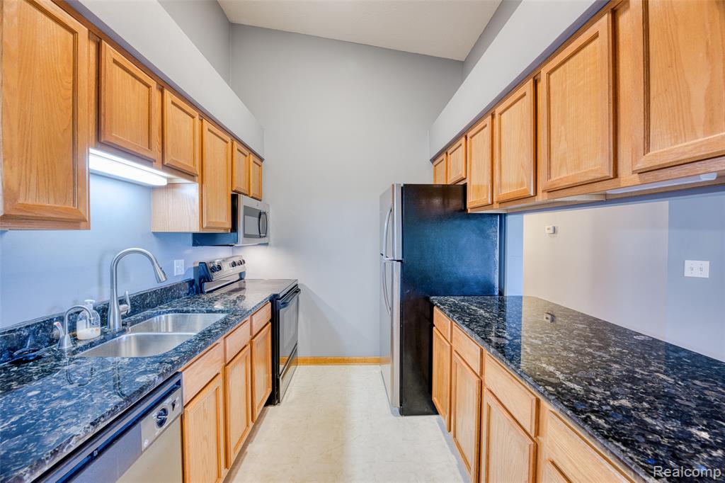 46075 Tallgrass Court Property Photo 13
