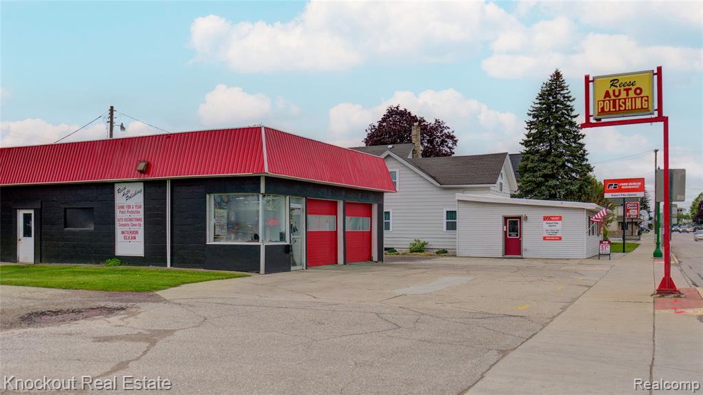 9739 Saginaw Street Property Photo 2