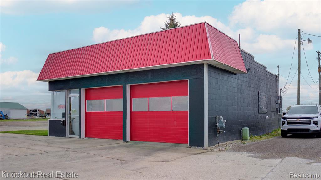 9739 Saginaw Street Property Photo 4
