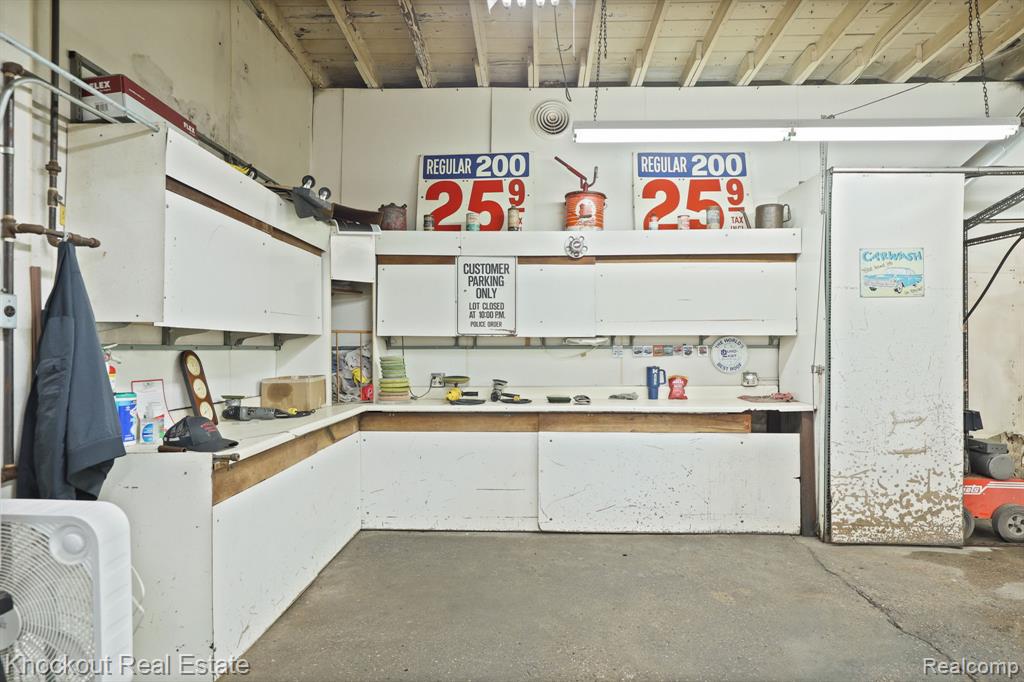 9739 Saginaw Street Property Photo 11
