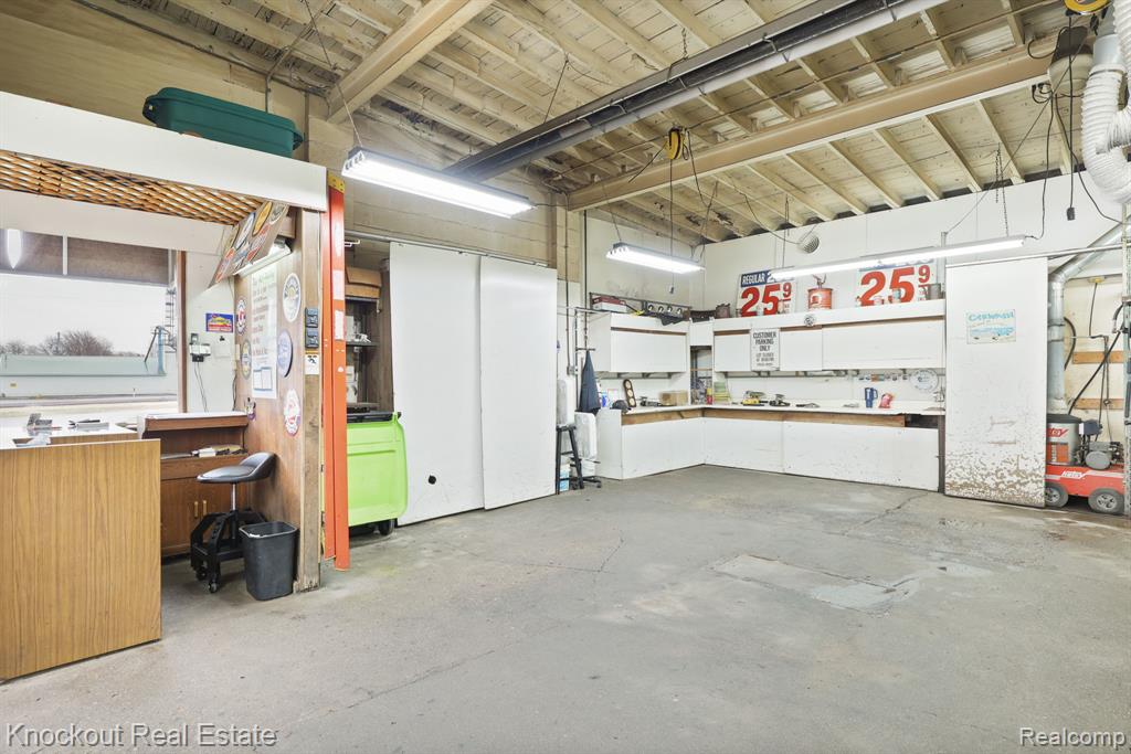 9739 Saginaw Street Property Photo 12