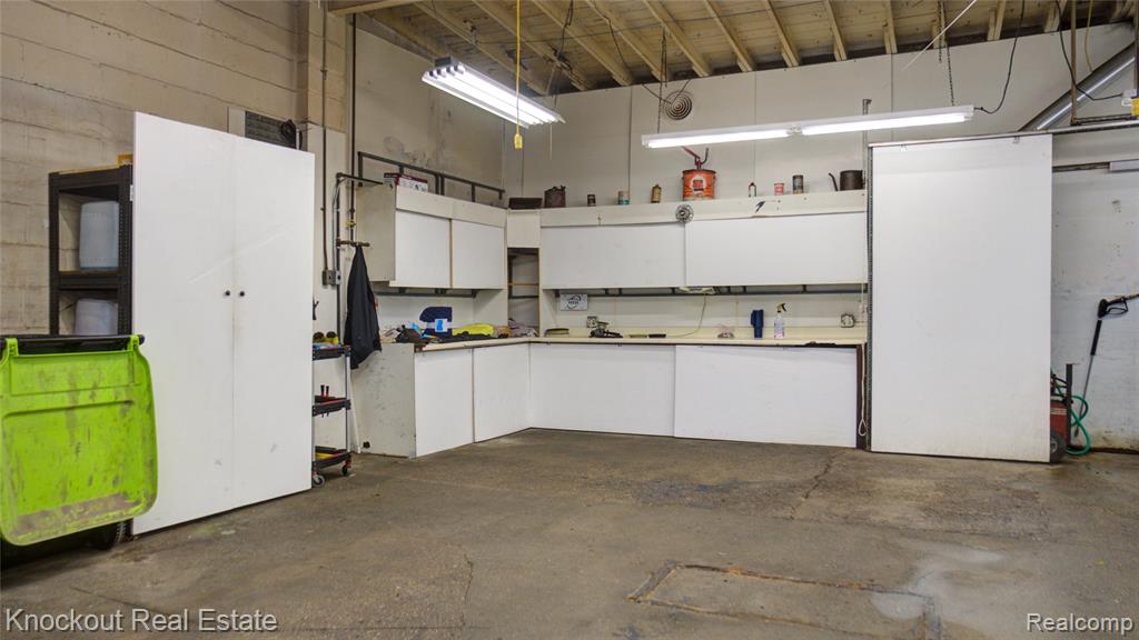 9739 Saginaw Street Property Photo 13