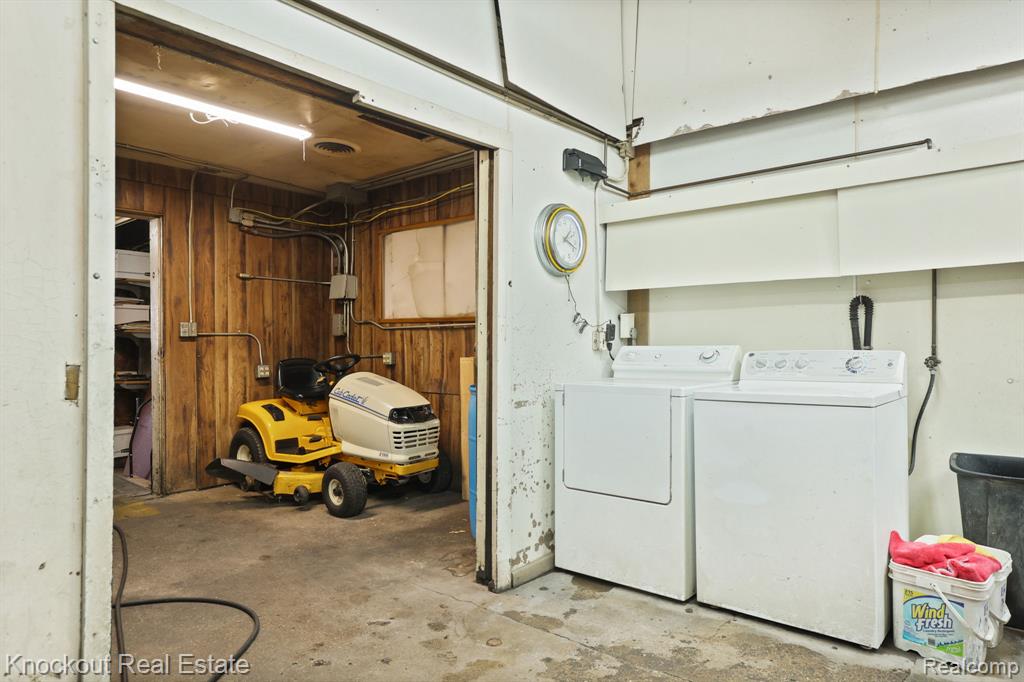 9739 Saginaw Street Property Photo 14