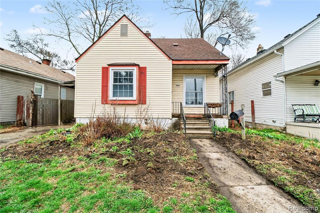 1205 E Muir Avenue Property Photo 1