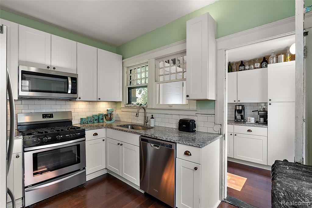 867 Edison Street Property Photo 10
