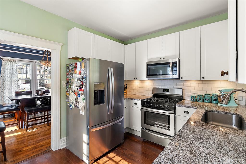 867 Edison Street Property Photo 12