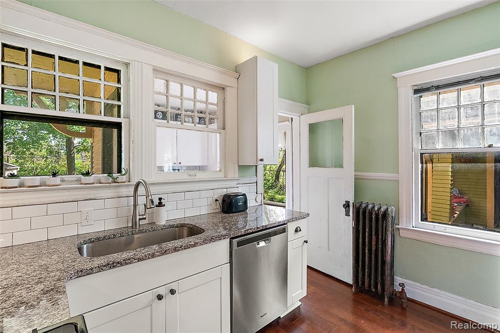 867 Edison Street Property Photo 14