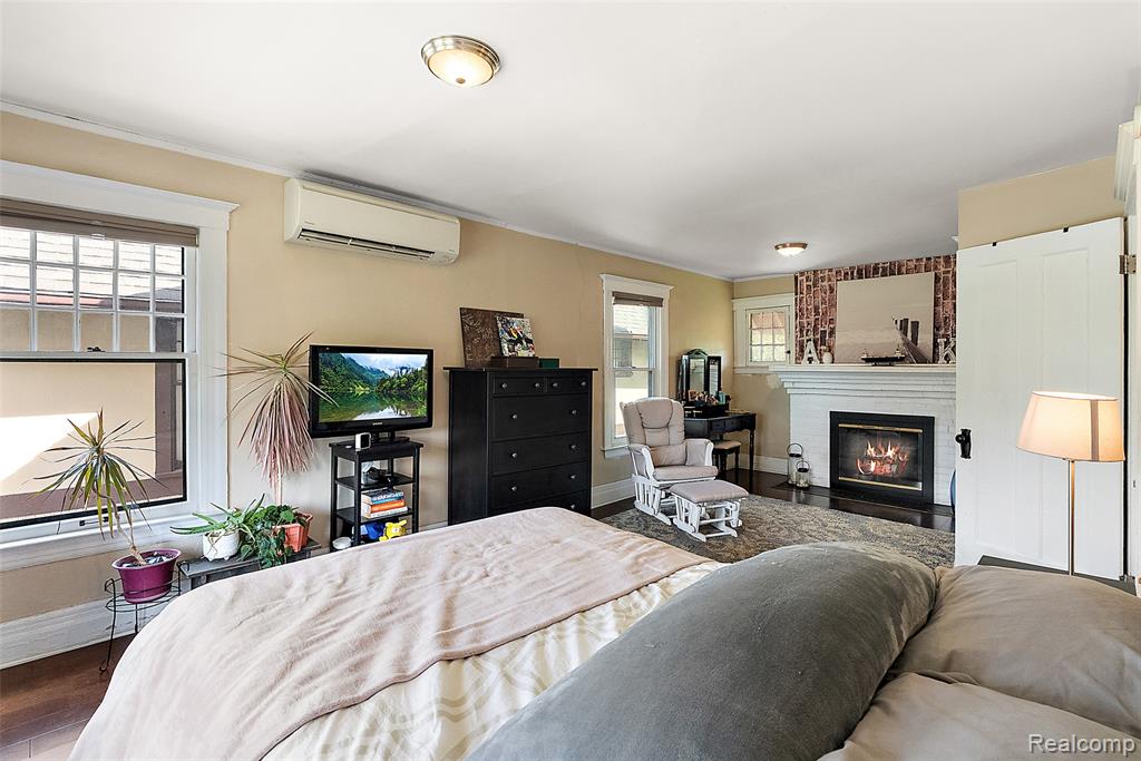867 Edison Street Property Photo 19
